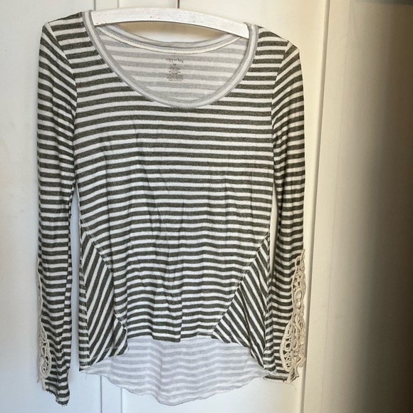 Olive green top - Picture 1 of 4